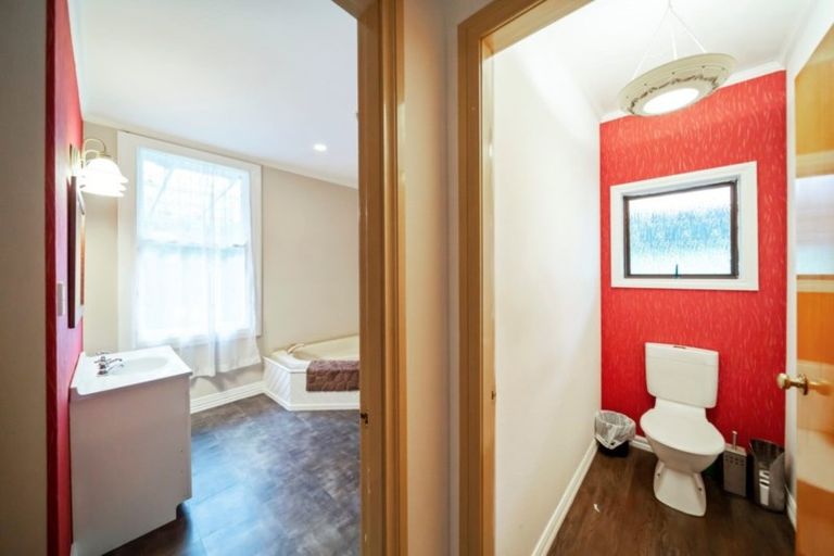 Photo of property in 18 Mills Street, Eltham, 4322