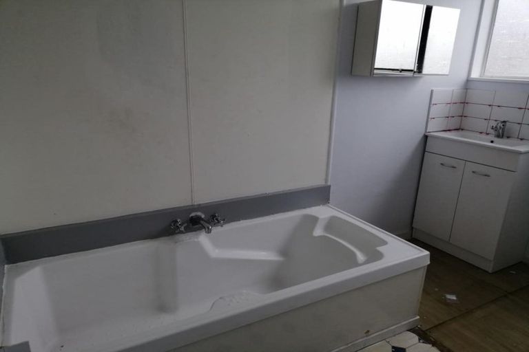 Photo of property in 35 Glen Road, Stokes Valley, Lower Hutt, 5019