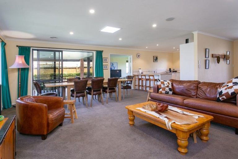 Photo of property in 15 Twin Willow Close, Cambridge, 3434