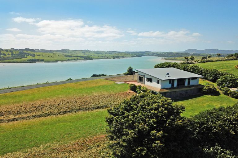 Photo of property in 15 Tamahunga Road, Kaiwaka, 0573