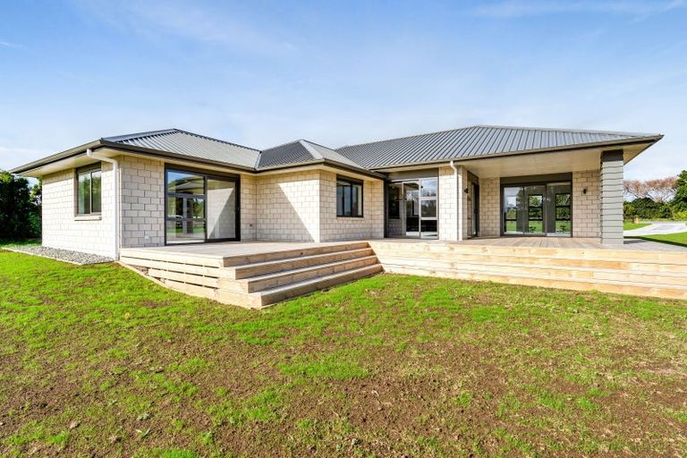 Photo of property in 31 Ninia Road, Paraite, New Plymouth, 4373