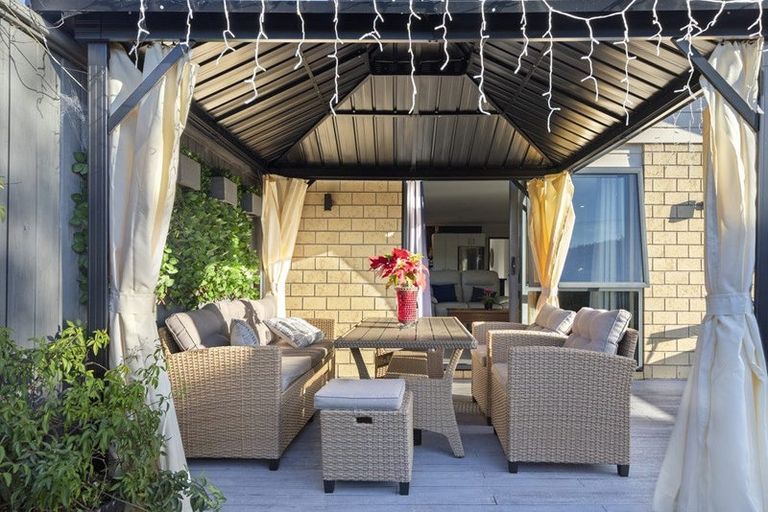 Photo of property in 12 Rays Way, Tuakau, 2121