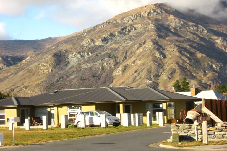 Photo of property in 6 Coburn Place, Lake Hayes, Queenstown, 9304
