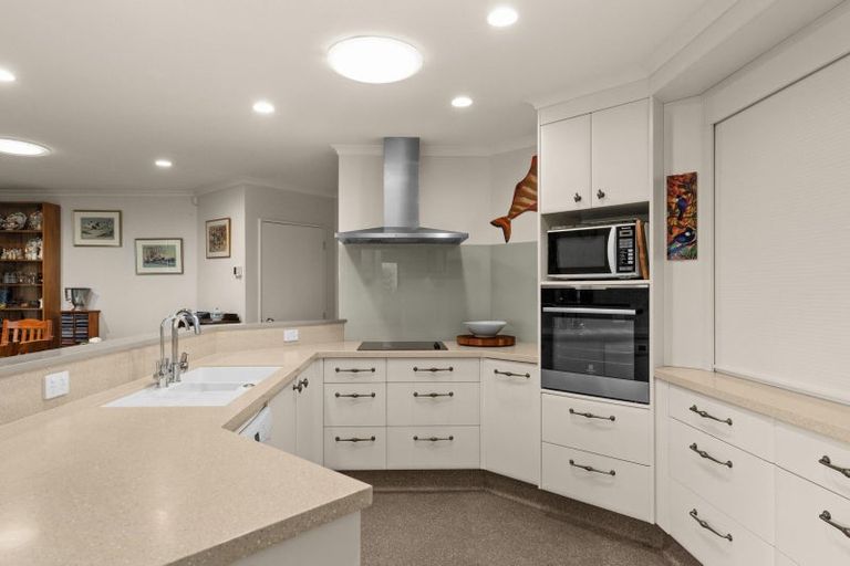 Photo of property in 11 Kingsgate Avenue, Havelock North, 4130