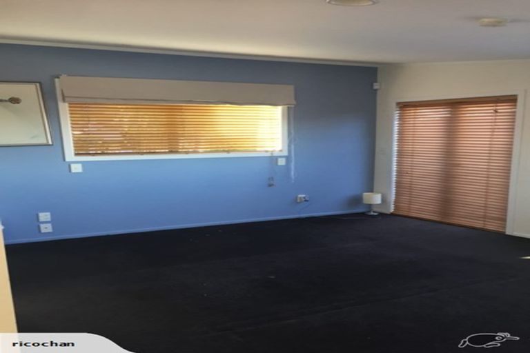 Photo of property in 32 Peter Terrace, Castor Bay, Auckland, 0620