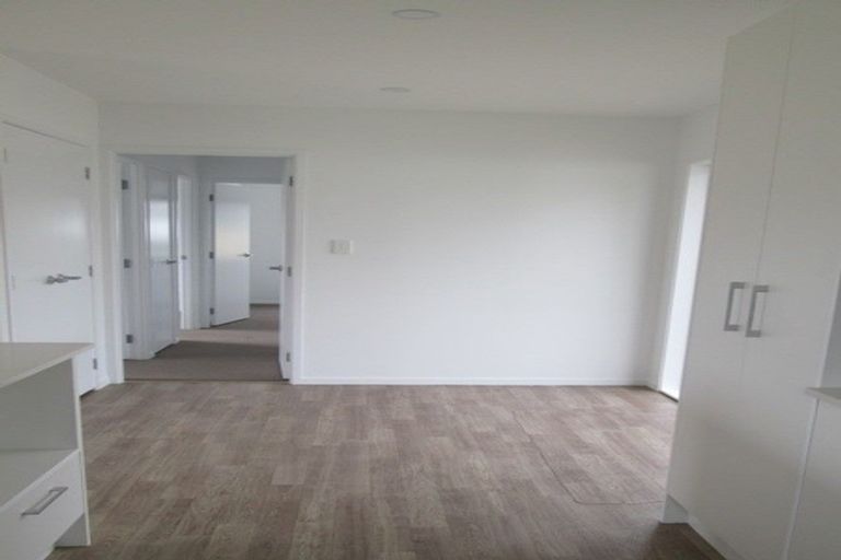 Photo of property in 37 Nile Road, Kelston, Auckland, 0602