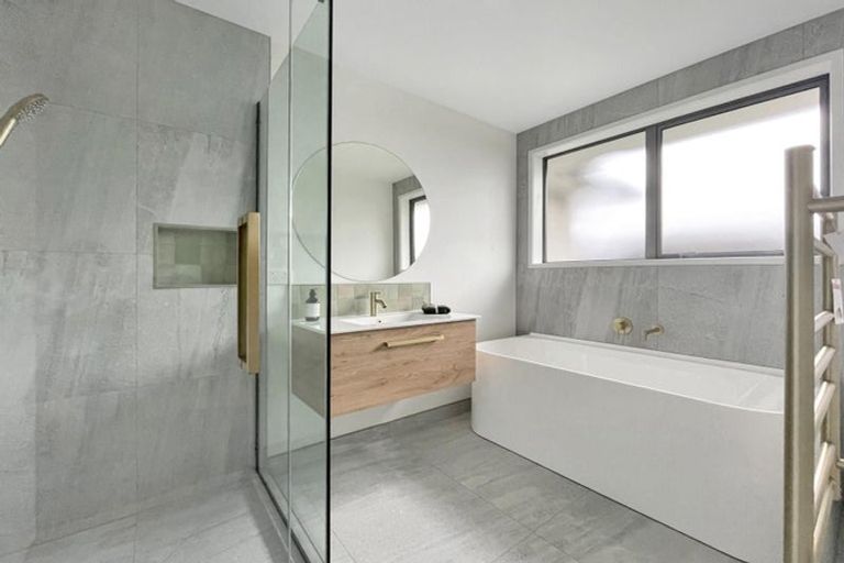 Photo of property in 15 Aspen Grove, Fernhill, Queenstown, 9300