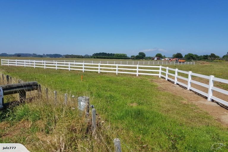 Photo of property in 6 Kaipakopako Road, Paraite, New Plymouth, 4373