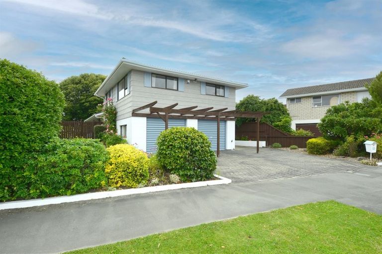 Photo of property in 12 Juniper Place, Burnside, Christchurch, 8053