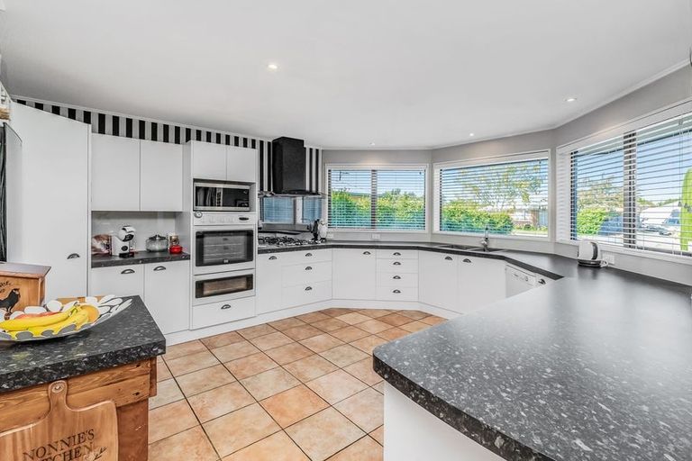 Photo of property in 28 Durrell Way, Rolleston, 7614