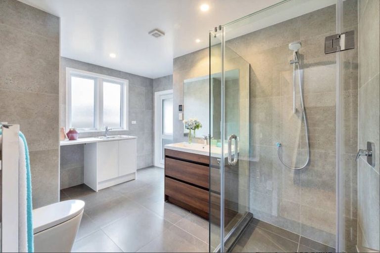 Photo of property in 41 Knights Road, Rothesay Bay, Auckland, 0630