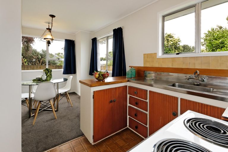 Photo of property in 1/81a Flanshaw Road, Te Atatu South, Auckland, 0610