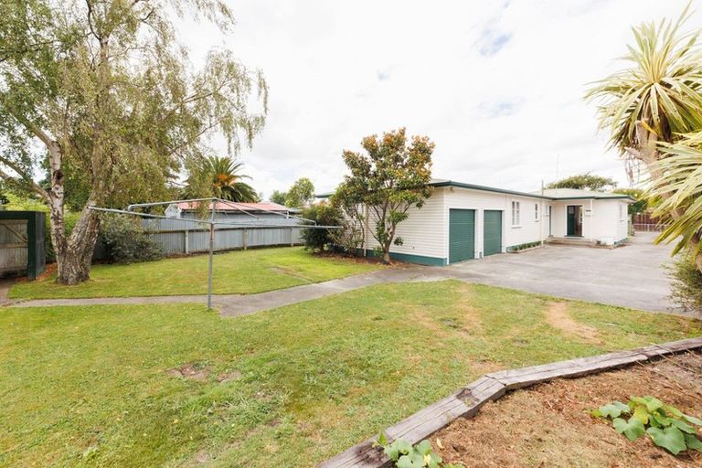 Photo of property in 10 Chester Crescent, West End, Palmerston North, 4410