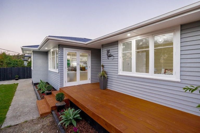 Photo of property in 15 Peters Avenue, Cloverlea, Palmerston North, 4412