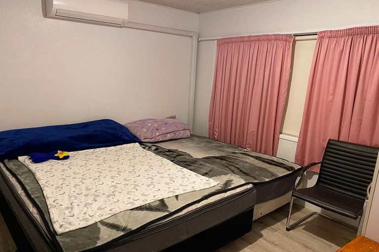 Photo of property in 2/366a Glenfield Road, Glenfield, Auckland, 0629