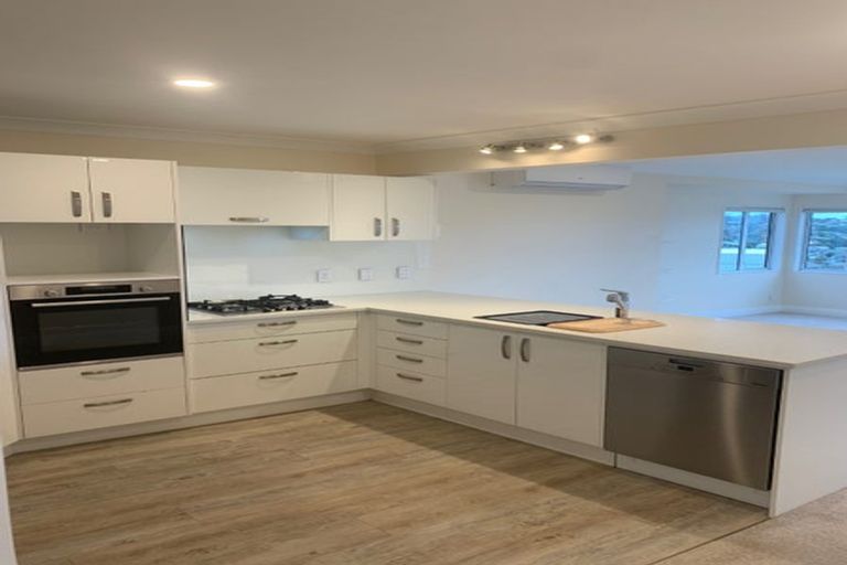 Photo of property in 7a Tindalls Bay Road, Tindalls Beach, Whangaparaoa, 0930