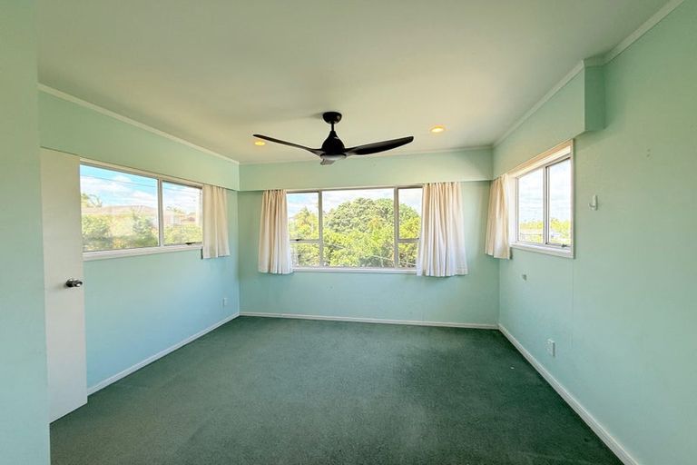 Photo of property in 1 Anakiwa Place, Milford, Auckland, 0620