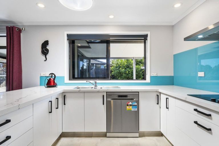 Photo of property in 6 Carrington Drive, Papamoa Beach, Papamoa, 3118