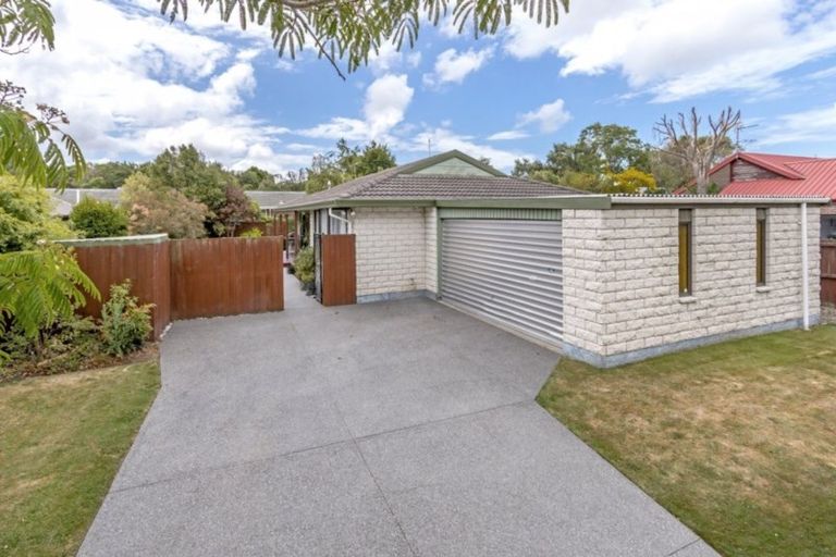 Photo of property in 5 Kruse Place, Redwood, Christchurch, 8051