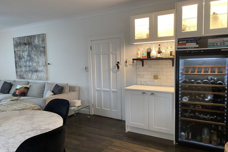 Photo of property in 1/27 Onewa Road, Northcote, Auckland, 0627