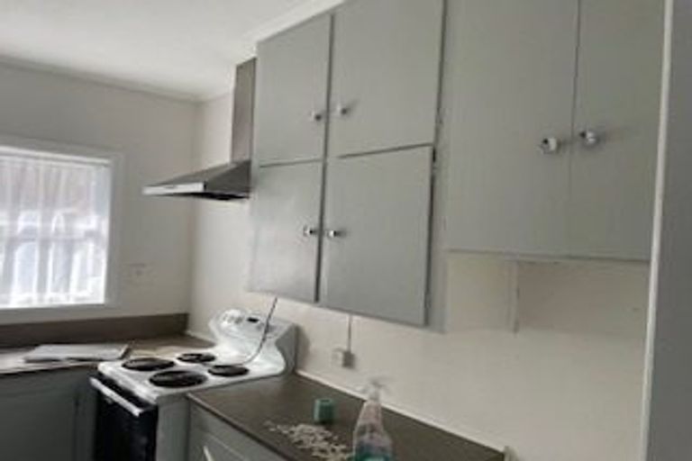 Photo of property in 2/6 Clevedon Road, Papakura, 2110