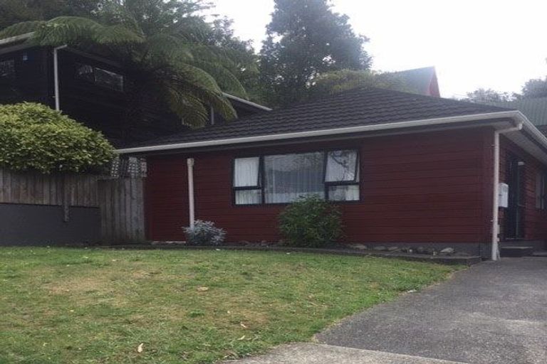 Photo of property in 2/4 Dowse Drive, Maungaraki, Lower Hutt, 5010