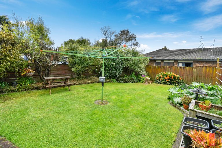Photo of property in 7 Oakmont Place, Wattle Downs, Auckland, 2103