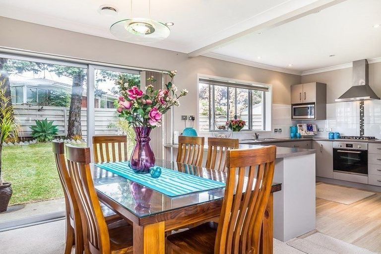 Photo of property in 56 Galvan Avenue, Sunnyhills, Auckland, 2010