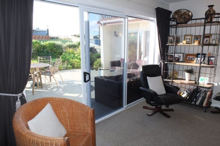 Photo of property in 31 Marine Parade South, Foxton Beach, Foxton, 4815