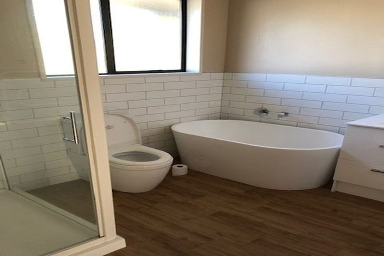 Photo of property in 2/22 Searells Road, Strowan, Christchurch, 8052