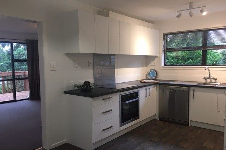 Photo of property in 35 Taipari Road, Te Atatu Peninsula, Auckland, 0610