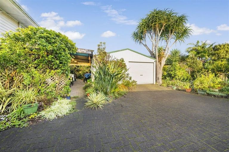 Photo of property in 48 Spence Road, Henderson, Auckland, 0612
