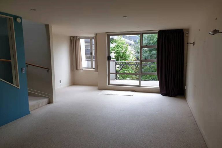 Photo of property in 5 Mannikin Place, Unsworth Heights, Auckland, 0632