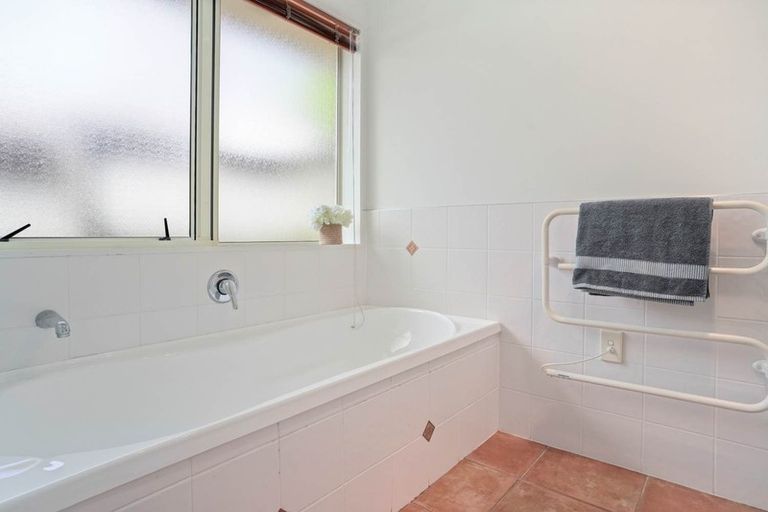 Photo of property in 7 Louvain Place, Greenhithe, Auckland, 0632