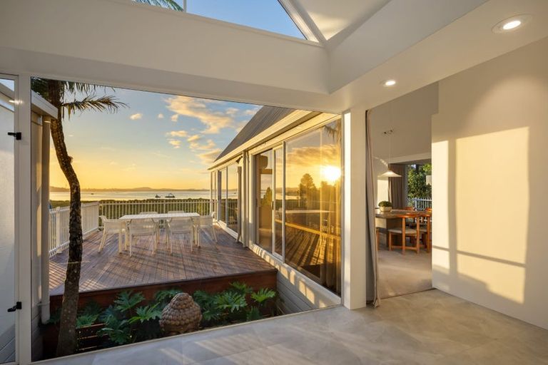 Photo of property in 25 Oakpark Place, West Harbour, Auckland, 0618