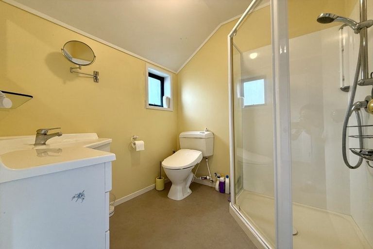 Photo of property in 42 Roland Road, Greenhithe, Auckland, 0632