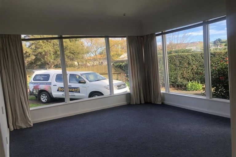 Photo of property in 16 Howard Road, Taradale, Napier, 4112