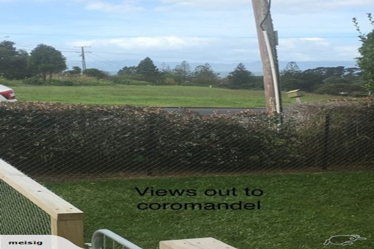 Photo of property in 98 Howard Road, Orere Point, Papakura, 2585
