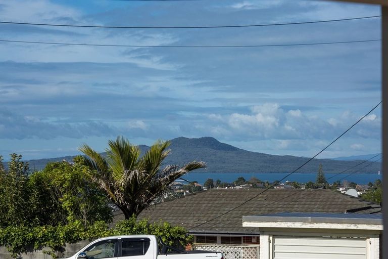 Photo of property in 10 Gull Lane, Mairangi Bay, Auckland, 0630