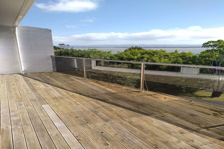 Photo of property in 2/126 Island Bay Road, Beach Haven, Auckland, 0626