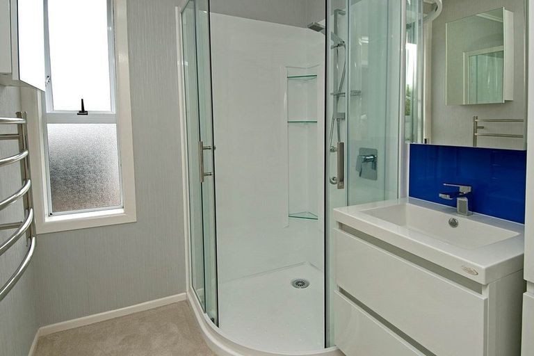 Photo of property in 9 Edgerton Road, Te Atatu Peninsula, Auckland, 0610