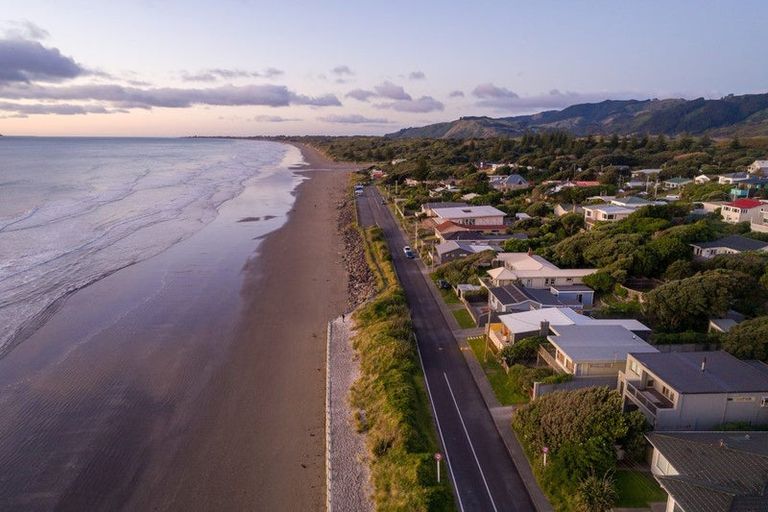 Photo of property in 121 The Parade, Paekakariki, 5034