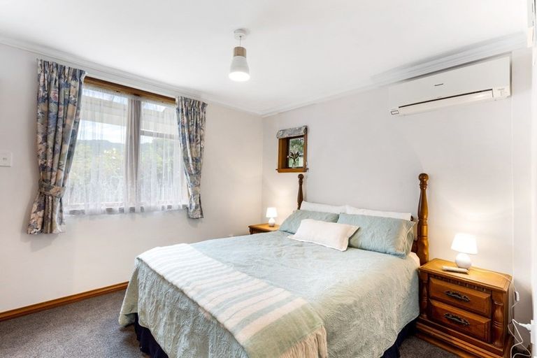 Photo of property in 18 Pinehaven Road, Pinehaven, Upper Hutt, 5019