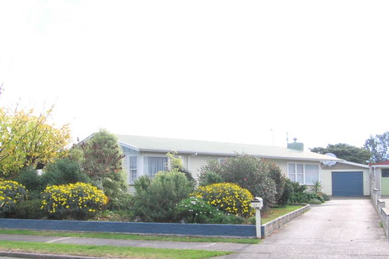 Photo of property in 17 Wyatt Avenue, Onekawa, Napier, 4110