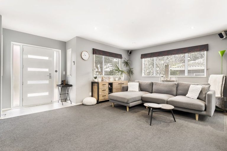 Photo of property in 19 Patons Road, Howick, Auckland, 2014