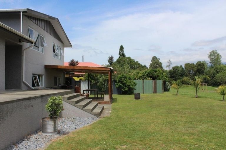 Photo of property in 15 Feary Crescent, Takaka, 7110