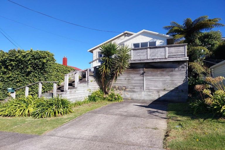 Photo of property in 132 Pioneer Road, Moturoa, New Plymouth, 4310