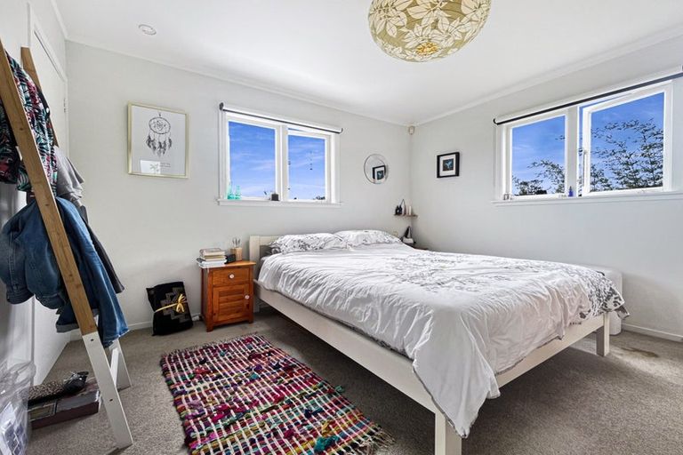 Photo of property in 1/15 Titiwai Place, Birkenhead, Auckland, 0626