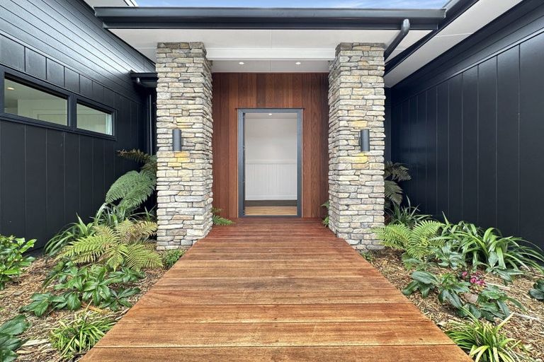 Photo of property in 8 Broadleaf Way, Kinloch, Taupo, 3377