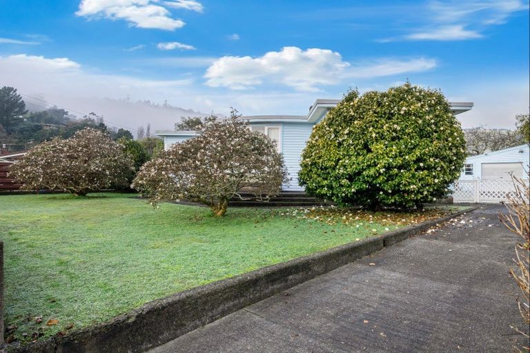 Photo of property in 4 Milton Street, Stokes Valley, Lower Hutt, 5019